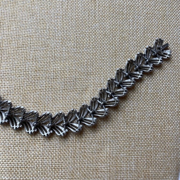 Vintage Trifari Brushed Silver‎ Tone Heart Link Bracelet - Picture 6 of 7